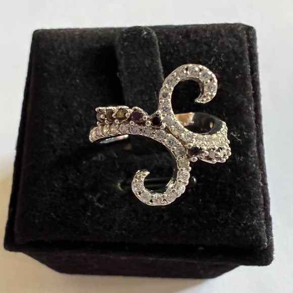 Sterling Silver and Topaz Ring - Picture 2 of 10